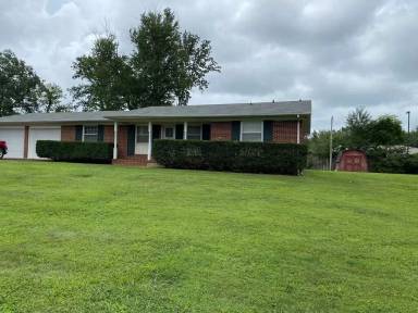 Main picture of 660 Fairground St