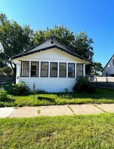 Main picture of 717 Kern St