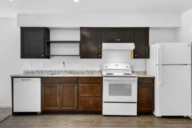 Main picture of 14050 E Burnside St