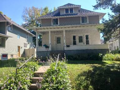 Main picture of 1144 Center St W