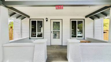 Main picture of 657 Lowell Blvd