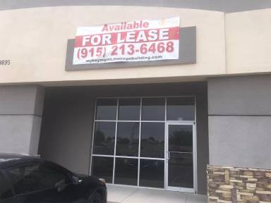 Main picture of Picnic Grove Shopping Center - 111