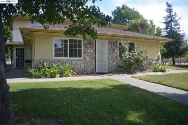 Main picture of 2409 Peppertree Ct