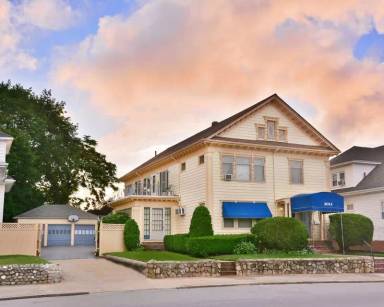 Main picture of 2085 Acushnet Ave