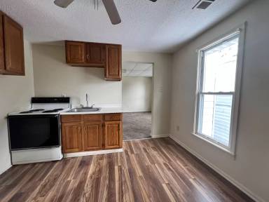 Main picture of 821 W 26th St