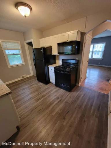 Main picture of 1905 E 13th St