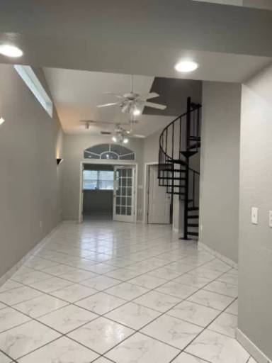 Main picture of 733 Carpenters Way
