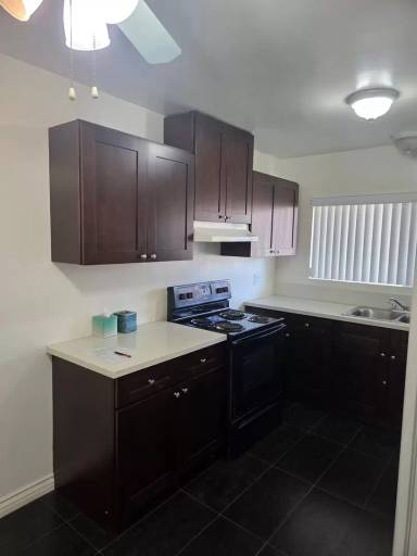 Main picture of 325 Burchett St