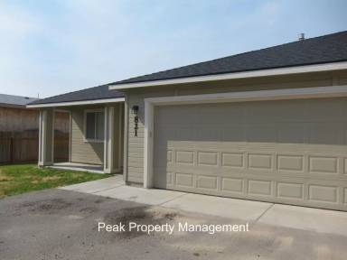 Main picture of 821-833 Chicago St