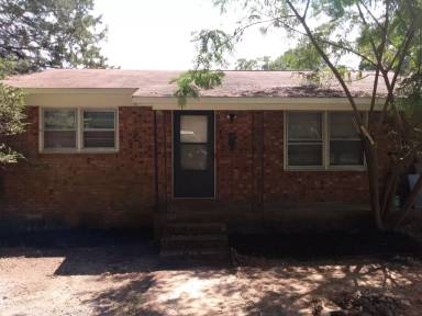 Main picture of 843 Woodland St
