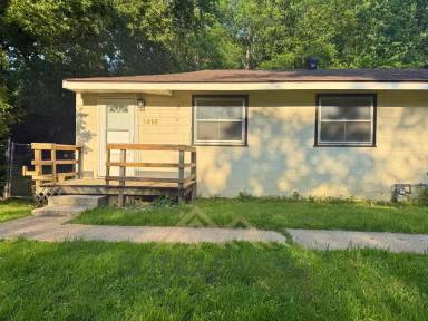 Main picture of 1418 SE Branner St