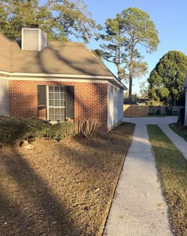 Main picture of 2207 N Toombs St