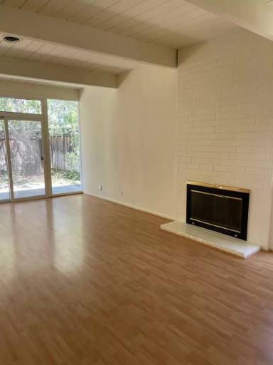 Main picture of 9 Roosevelt Cir