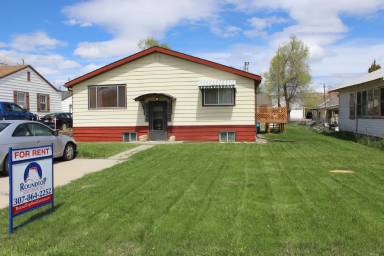 Main picture of 726 Broadway St