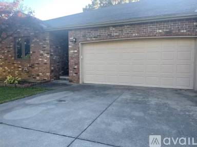 Main picture of 606 Briarbrook Dr