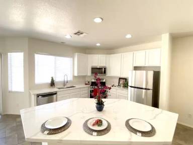 Main picture of 6957 Pacific Coast St