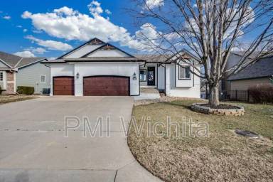 Main picture of 112 S Springwood Dr