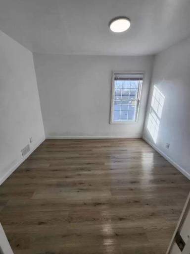 Main picture of 1090 Scott St