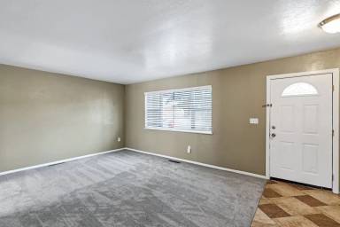 Main picture of 6728 Palace Dr
