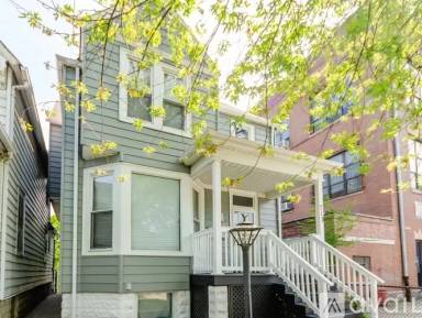 Main picture of 713 E 90th Pl