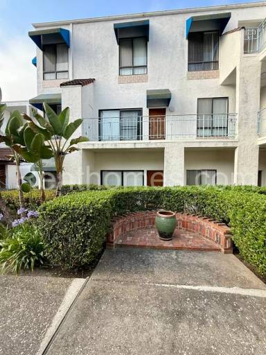 Main picture of 8320 Regents Rd