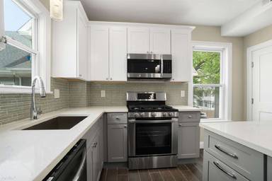Main picture of 581 Washington St