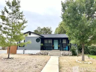 Main picture of 504 Elmwood Dr
