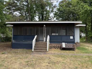Main picture of 1307 Hemingway St