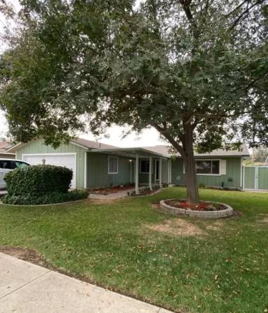 Main picture of 965 E Leland Way