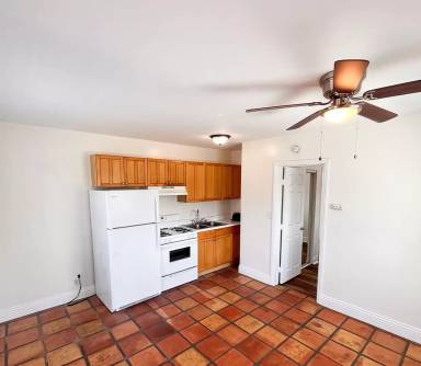 Main picture of 1049 E Ave