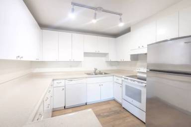 Main picture of 93 North