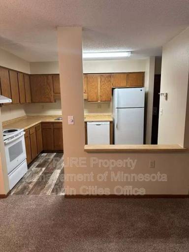 Main picture of 221 Grand Ave W