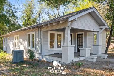 Main picture of 663 Jefferson St