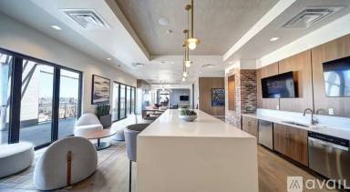 Main picture of 1300 Lamar St