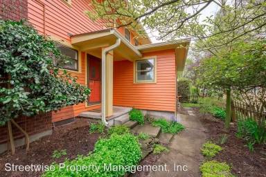 Main picture of 2723 NE Schuyler St