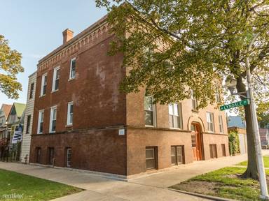 Main picture of 2225 N Hamlin Ave