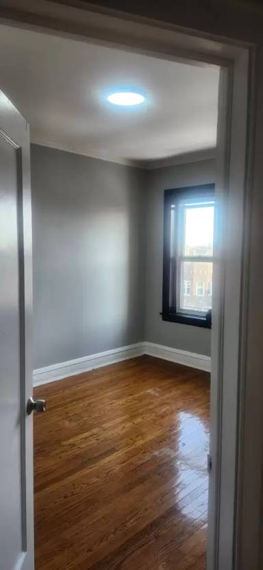 Main picture of 7944 S Champlain Ave
