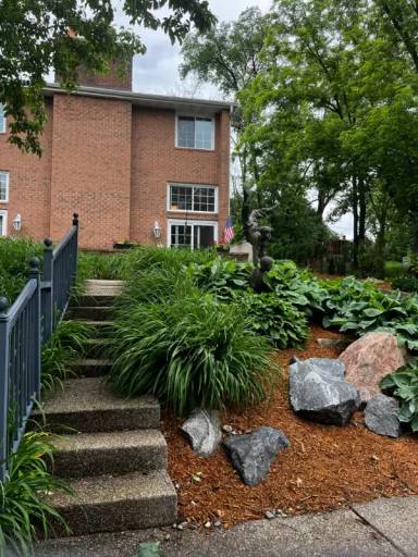 Main picture of 236 Barry Ave S