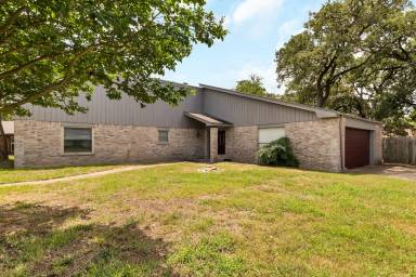 Main picture of 1600 Austin Ave
