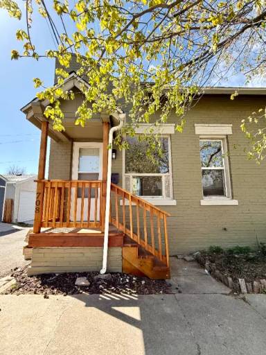 Main picture of 708 E Dakota Ave