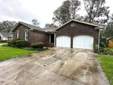 Main picture of 700 Cluster Pines Rd