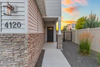 Main picture of 4120 E Esperanto St