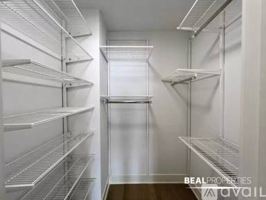 Main picture of 944 W Grace St Apartments