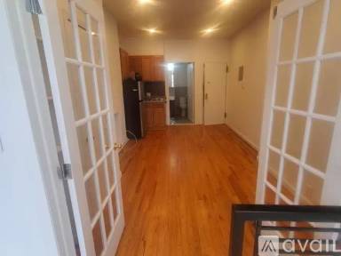 Main picture of 76 E 1st St