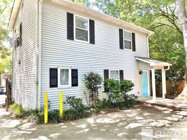 Main picture of 858 Maiden Ln NE
