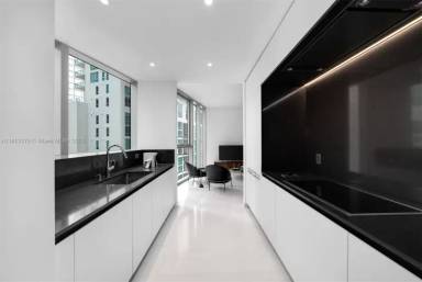 Main picture of 300 Biscayne Boulevard Way