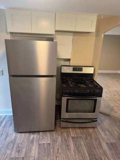 Main picture of 599 W 1st St
