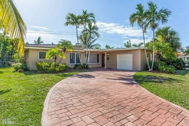 Main picture of 399 SW 8th Ter