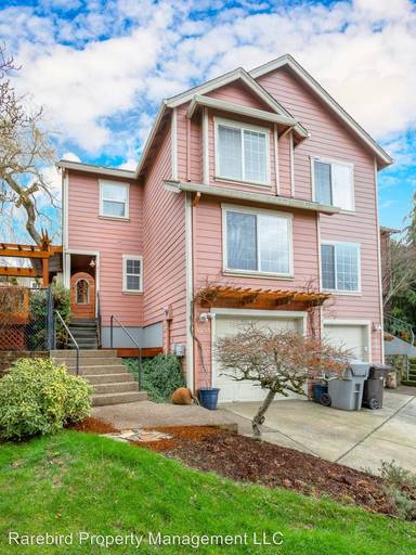 Main picture of 2255 Leonard St