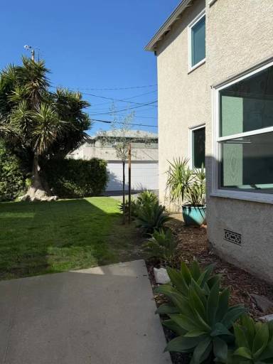 Main picture of 4131 W Toluca Lake Ave